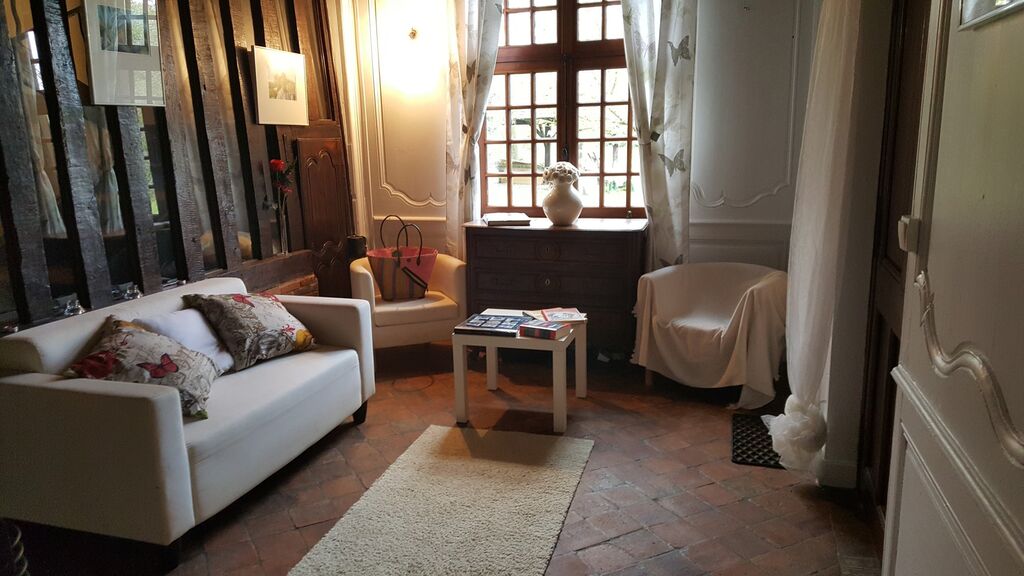 Rechercher ancien manoir avec une superficie habitable d'environ 171 m² , une dépendance à renover.