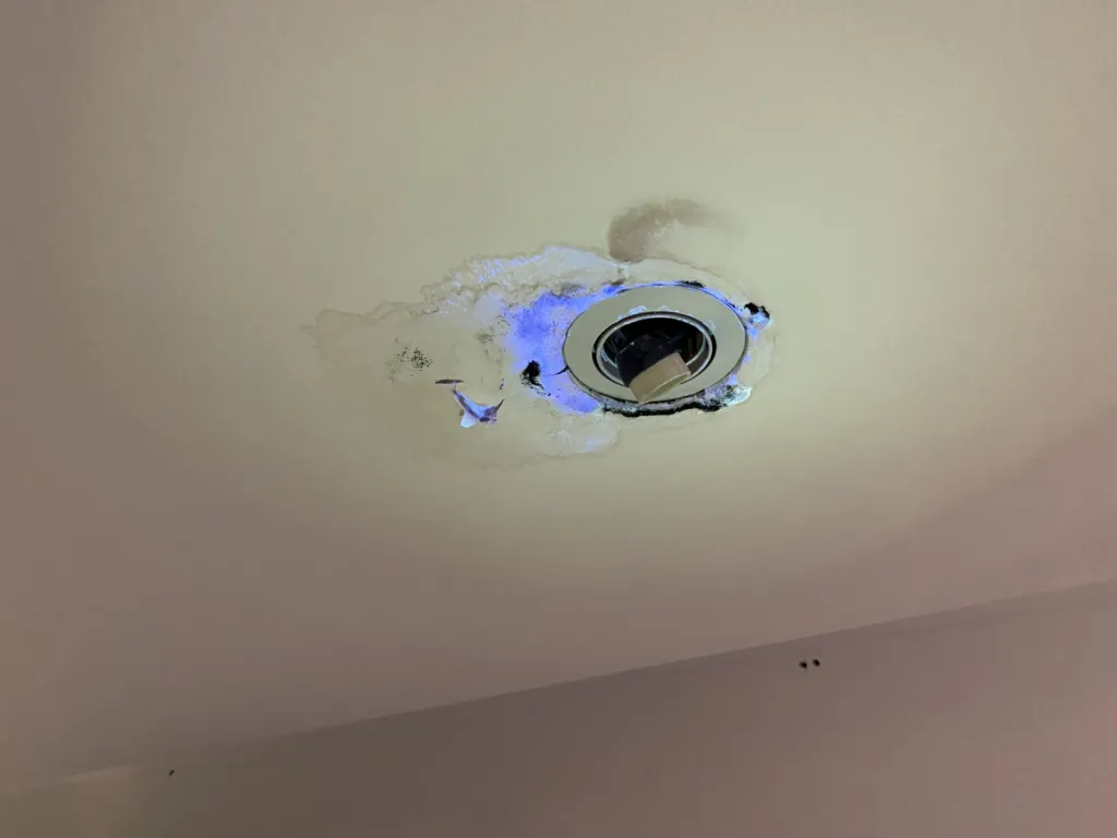 Photo d'une détection de fuite urgente dans une copropriété à Mérignac dans le 33