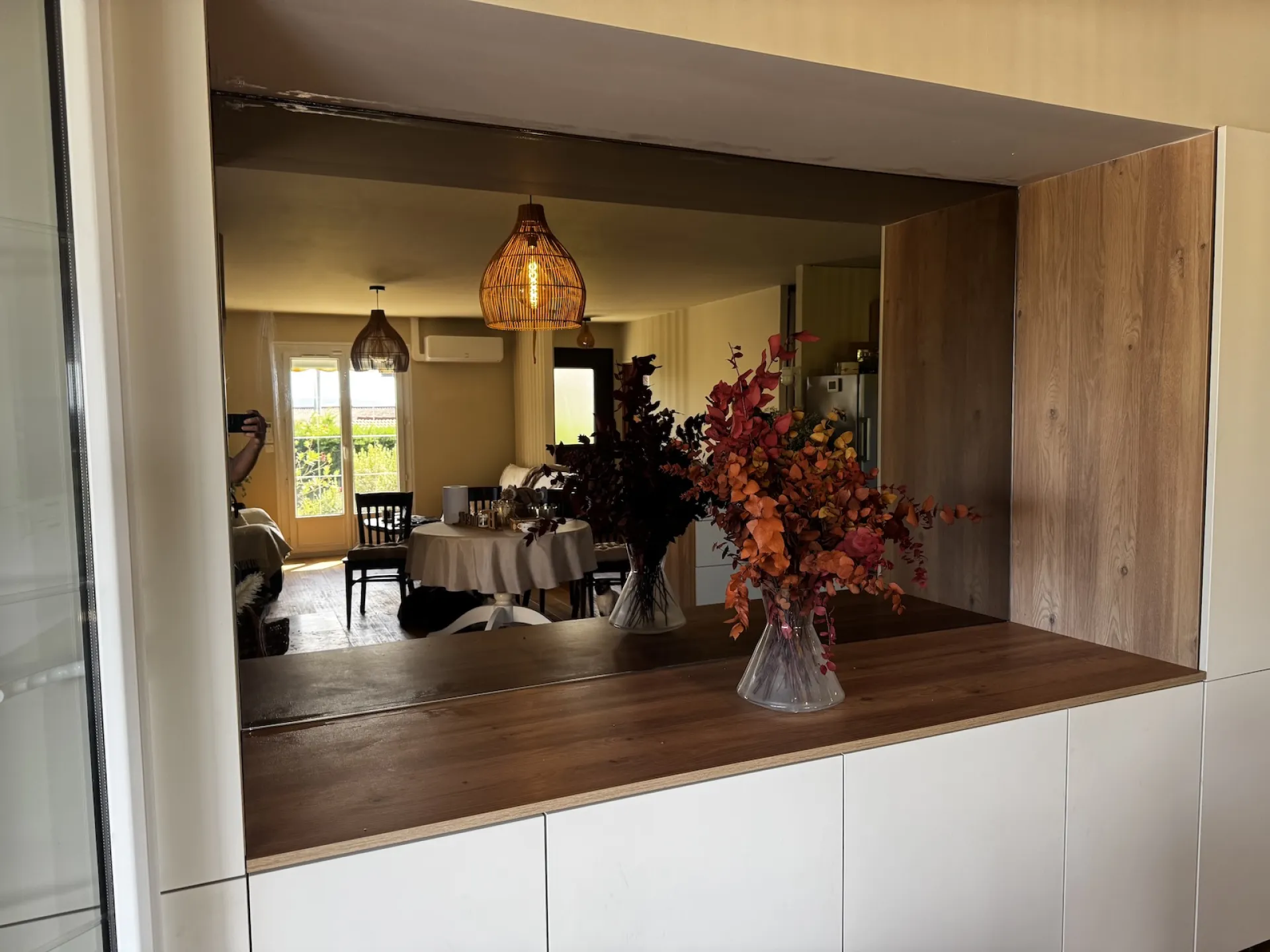 Installation d’un miroir teinté bronze posé en niche à Chassagny près de Givors