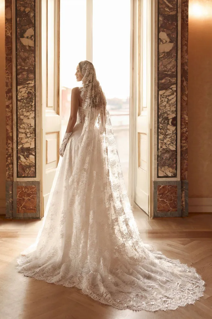 Voile de mariée en dentelle à Marseille près du vieux port