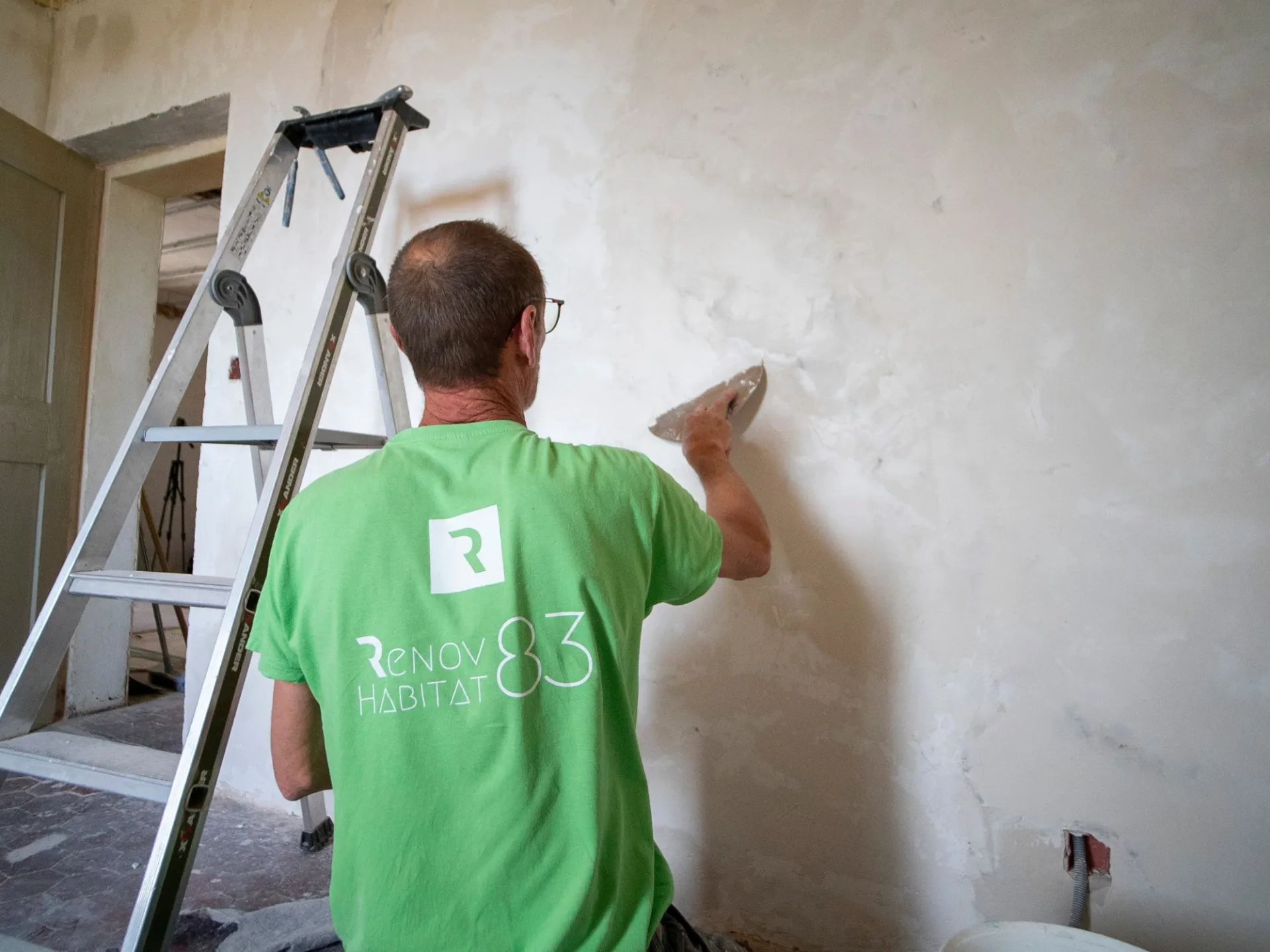 Rénovation et chantier énergétique avec les aides financières à Hyères dans le Var