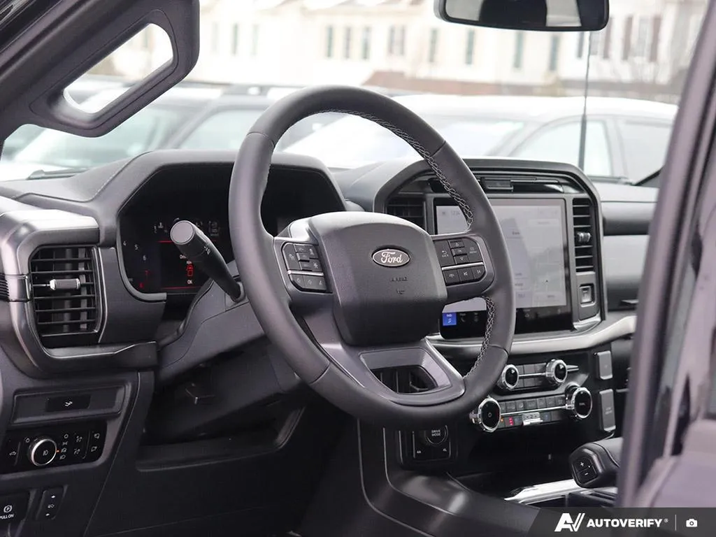 Ford F150 Lariat 2026 V8 5.0L neuf 500 km full options cuir toit panoramique import Canada livraison France Bordeaux