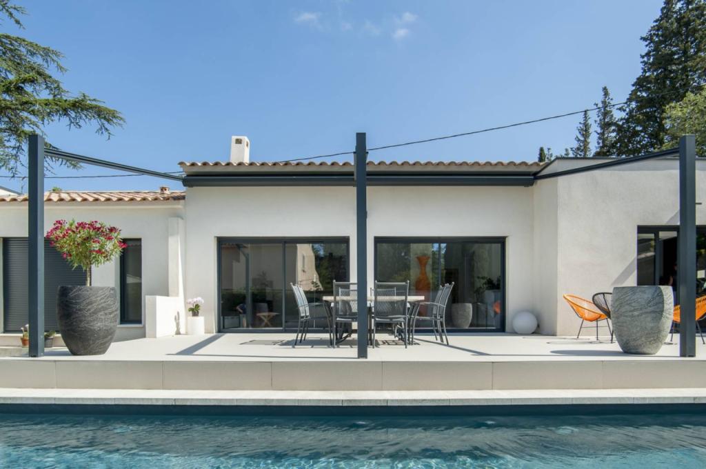Pose d'une pergola aluminium sur mesure Salon de Provence