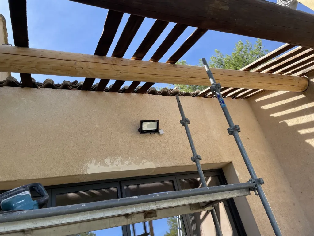 Changement d’une toiture de Auvent d’une maison sur Ventabren près de Aix en Provence