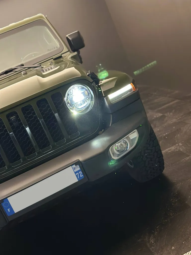 Pose d'un film de protection PPF sur un Jeep Wrangler Sahara à Le Mans (72)