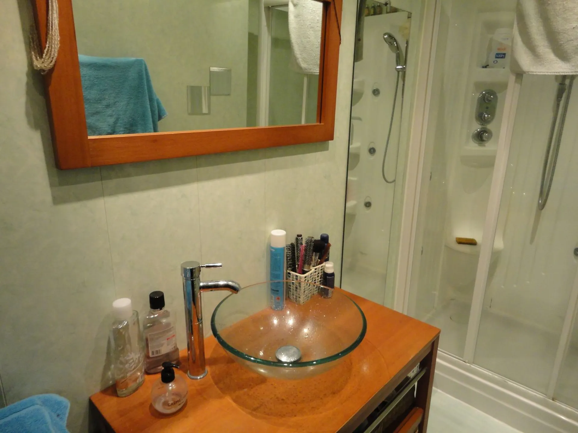 Castellas immobilier a vendu une petite maison de ville 3 sur  Roquefort La Bédoule avec jardin et cuisine d'été