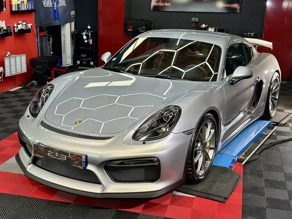 Protection carrosserie sur Limonest spécialiste porsche GT4