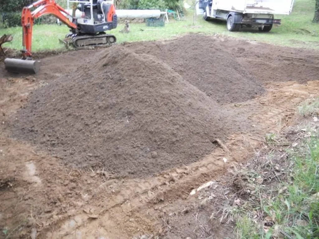Décapage pour création d'un potager par le paysagiste de Fuveau.