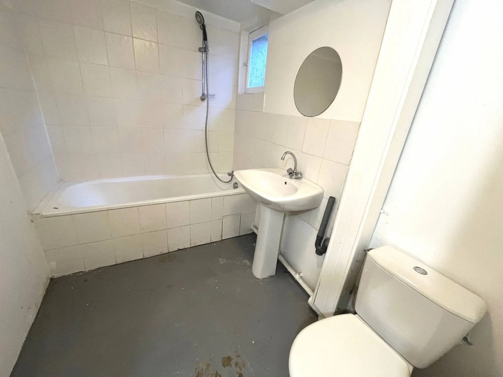 Villa à rénover sur deux niveaux Carnoux en Provence 6 chambres et grand garage