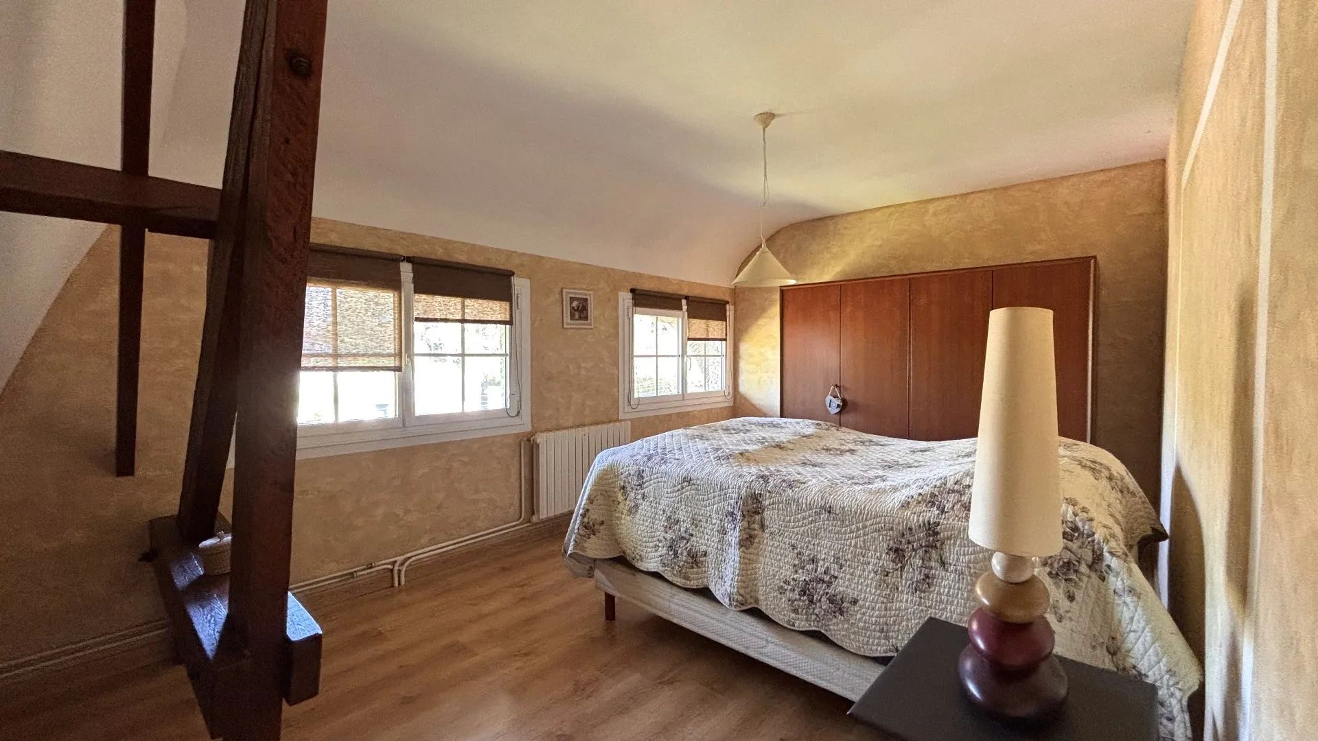 Jolie maison en toit de chaume avec 4 chambres avec sous-sol complet, proche du centre-ville du Tréport (76470), Normandie.