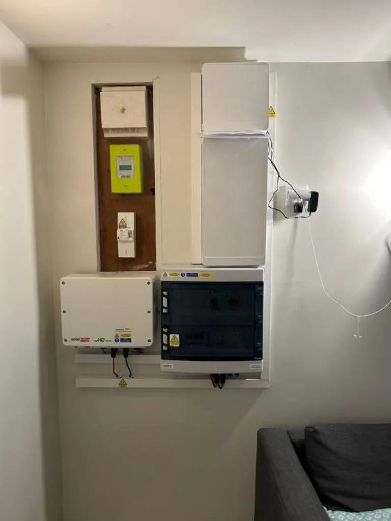 12 panneaux photovoltaïques Dualsun raccordé pour la revente de surplus à Aix en Provence