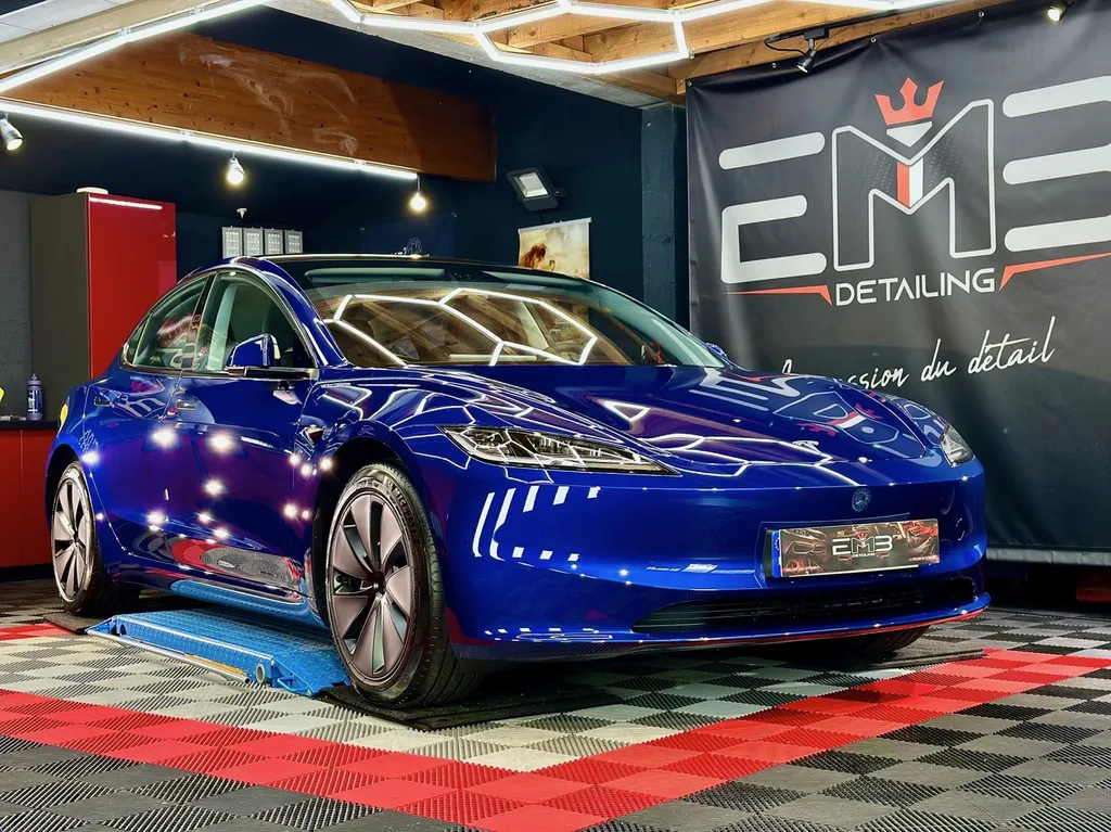 Detailing auto lyon traitement céramique à côté de lyon spécialiste Tesla