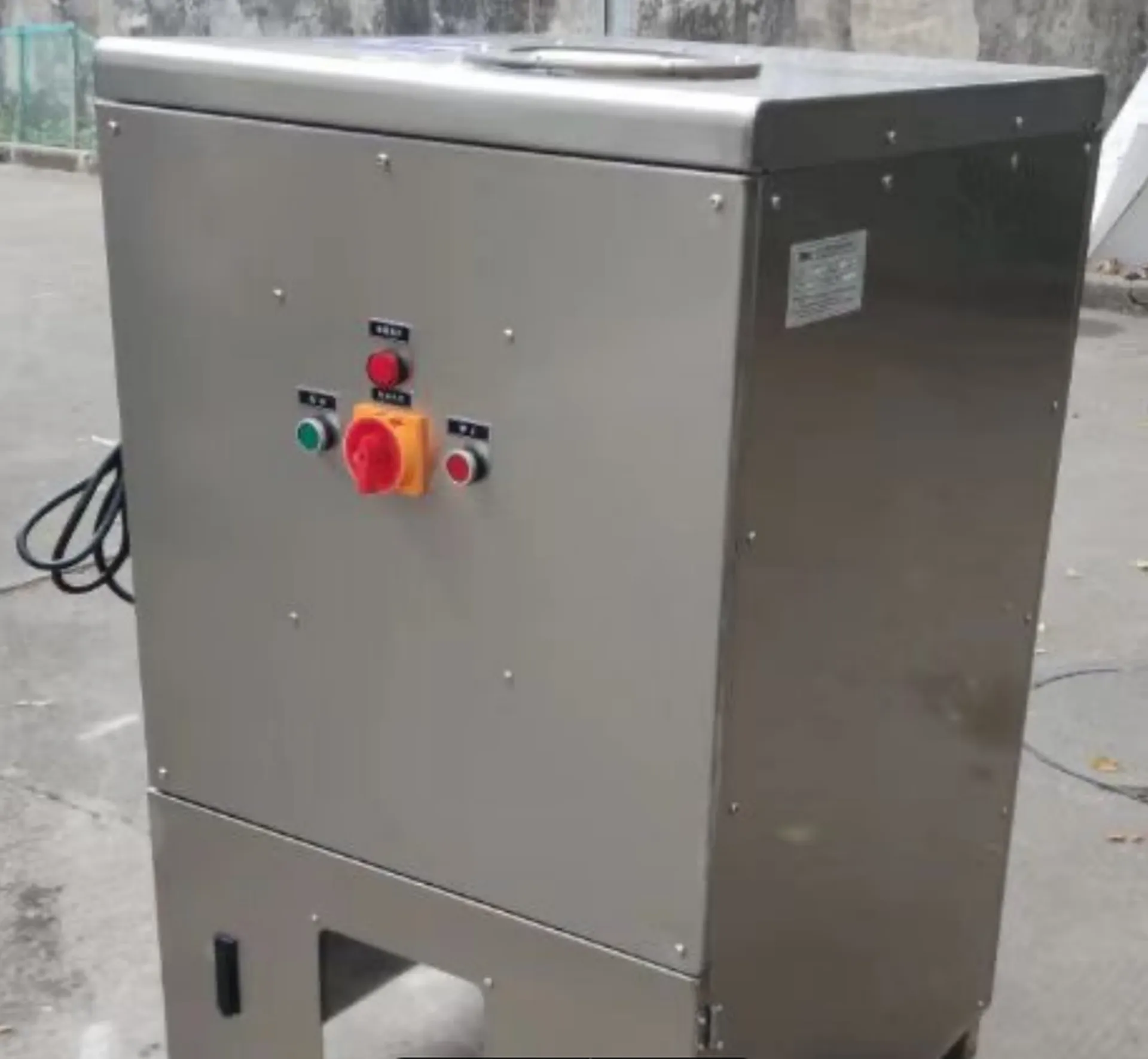 Broyeur de verres en inox : une solution robuste et écologique pour la gestion des déchets verriers