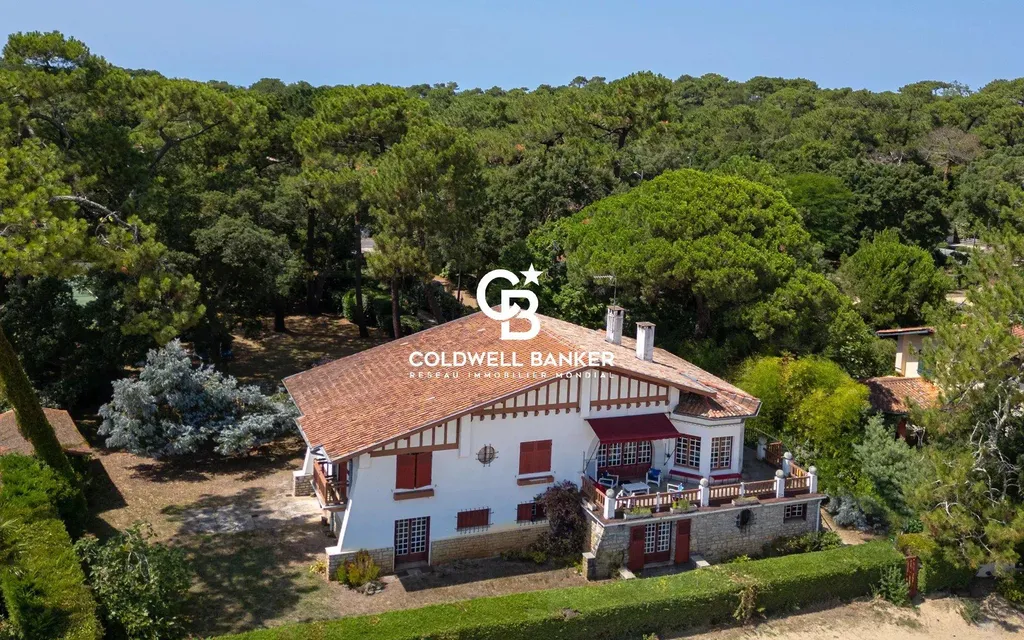 Hossegor – Villa d’exception en première ligne sur le lac, parc paysager et tennis privé