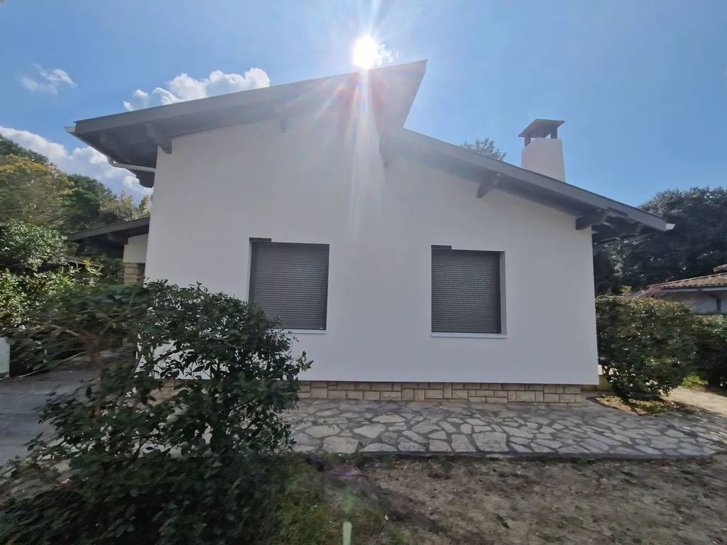 Volets roulants solaires gris anthracite sur La Tes de Buch secteur Pyla