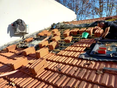 Rénovation d'une toiture avec couverture charpente et zinguerie à Cuers dans le Var