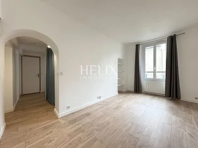 A vendre centre ville à Saint Germain en Laye un appartement avec deux chambres. 