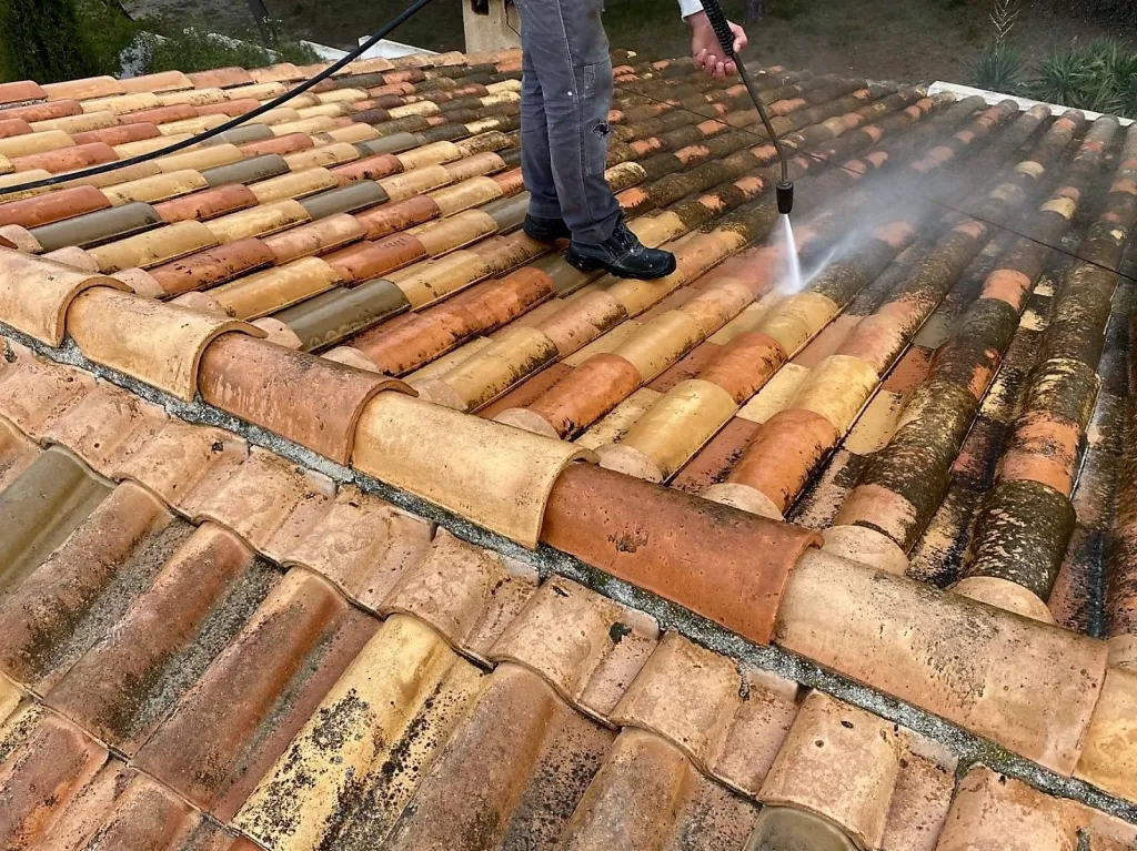 nettoyage des tuiles en cours près de aix en provence