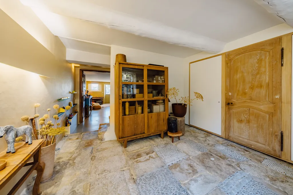 Vente - Crillon-Le-Brave - Élégante maison de village entièrement rénovée avec terrasse et vue