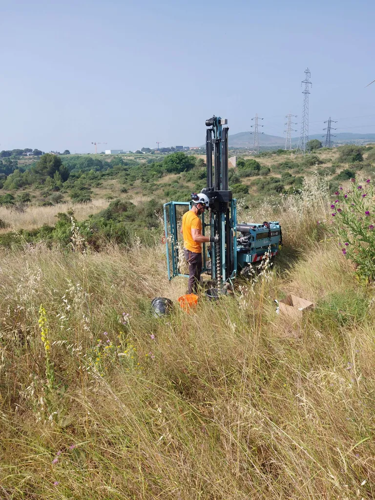 Sondage à la tarière sur chenille à Saint-Jean-de-Védas dans l'Hérault (34)