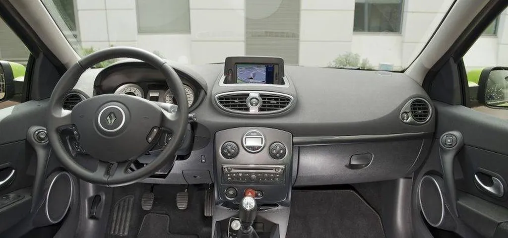 refaire une carte pour une RENAULT CLIO 3, à PLAISANCE DU TOUCH 