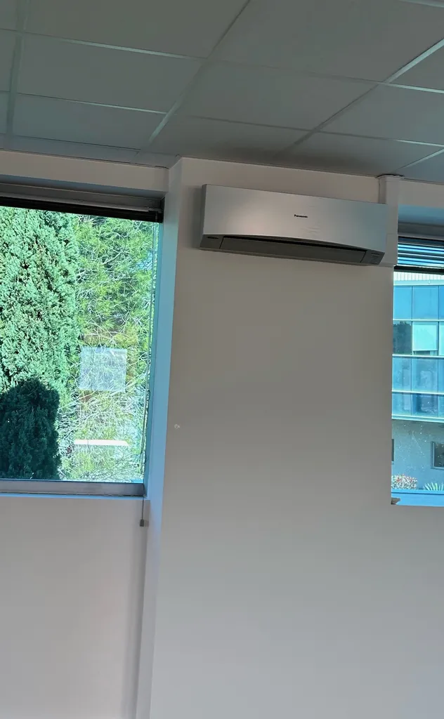 Installation de pompes à chaleur air-air haute performance à Eyguières : la solution idéale pour chauffer et rafraîchir votre habitation tout en divisant vos factures d'énergie par trois