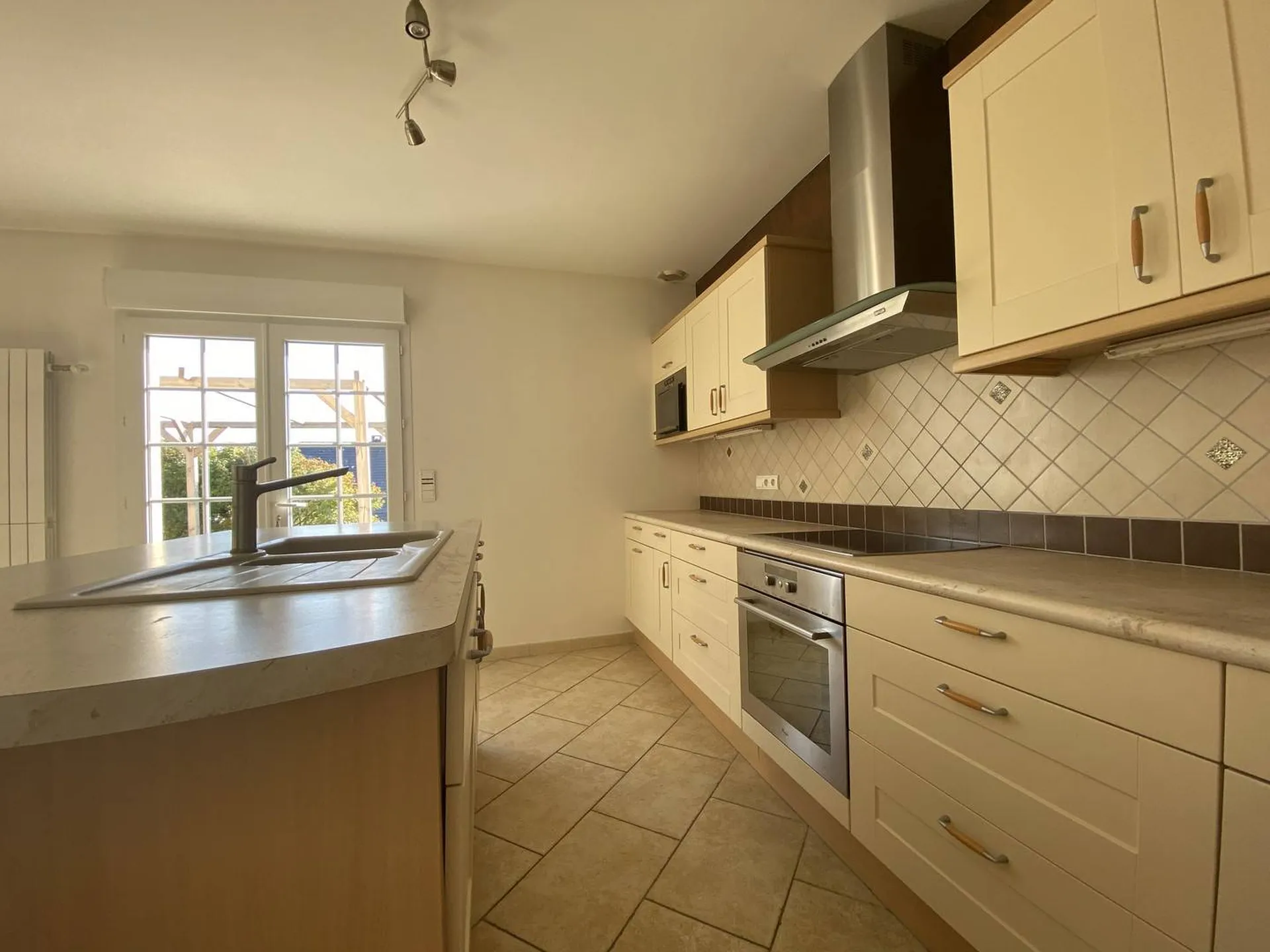 Vends maison individuelle avec 1147m² de terrain