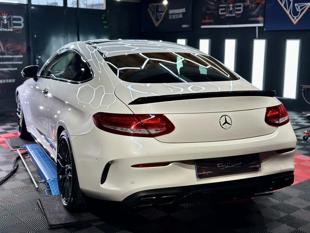 polissage Carroserie traitement céramique EMB DETAILING Vaugneray socialiste Mercedes C63 AMG