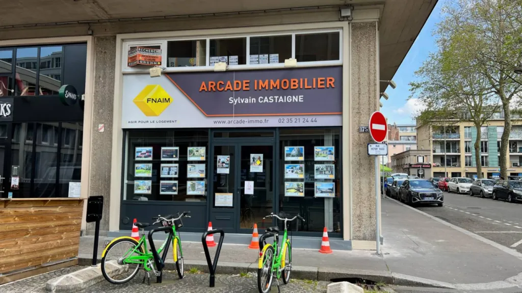 Peinture sur béton et menuiseries bois, pour un commerce