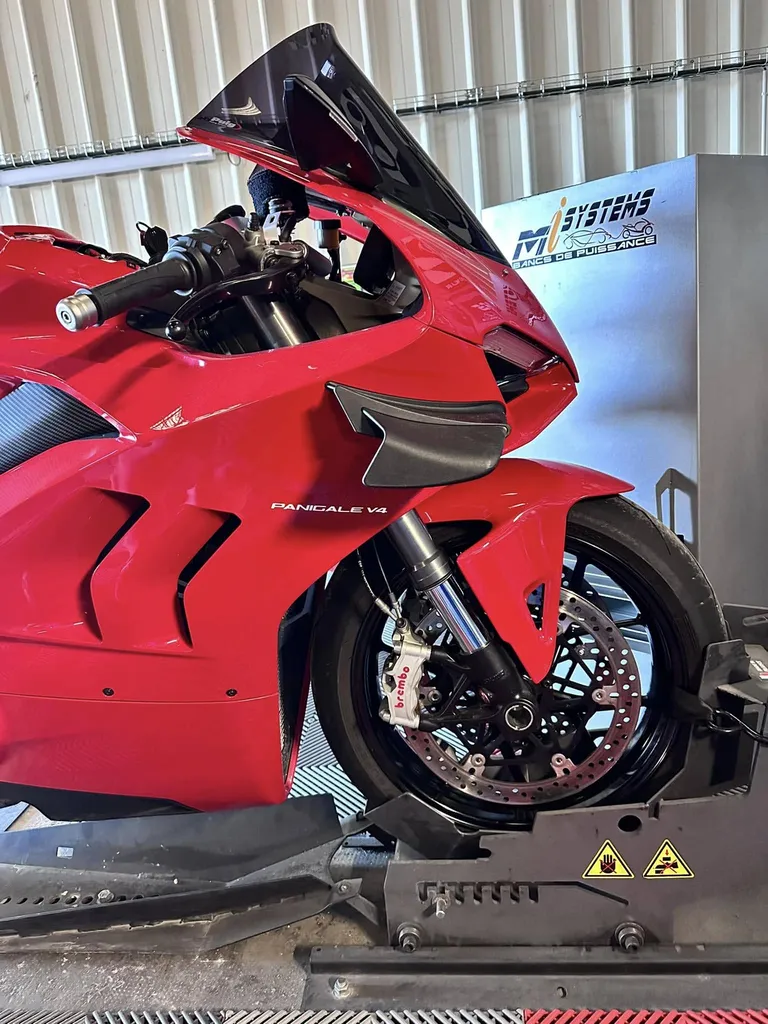 Optimiser les performances de votre Ducati Panigale V4 par reprogrammation moteur sur banc de puissance à Salon-de-Provence proche d'Istres