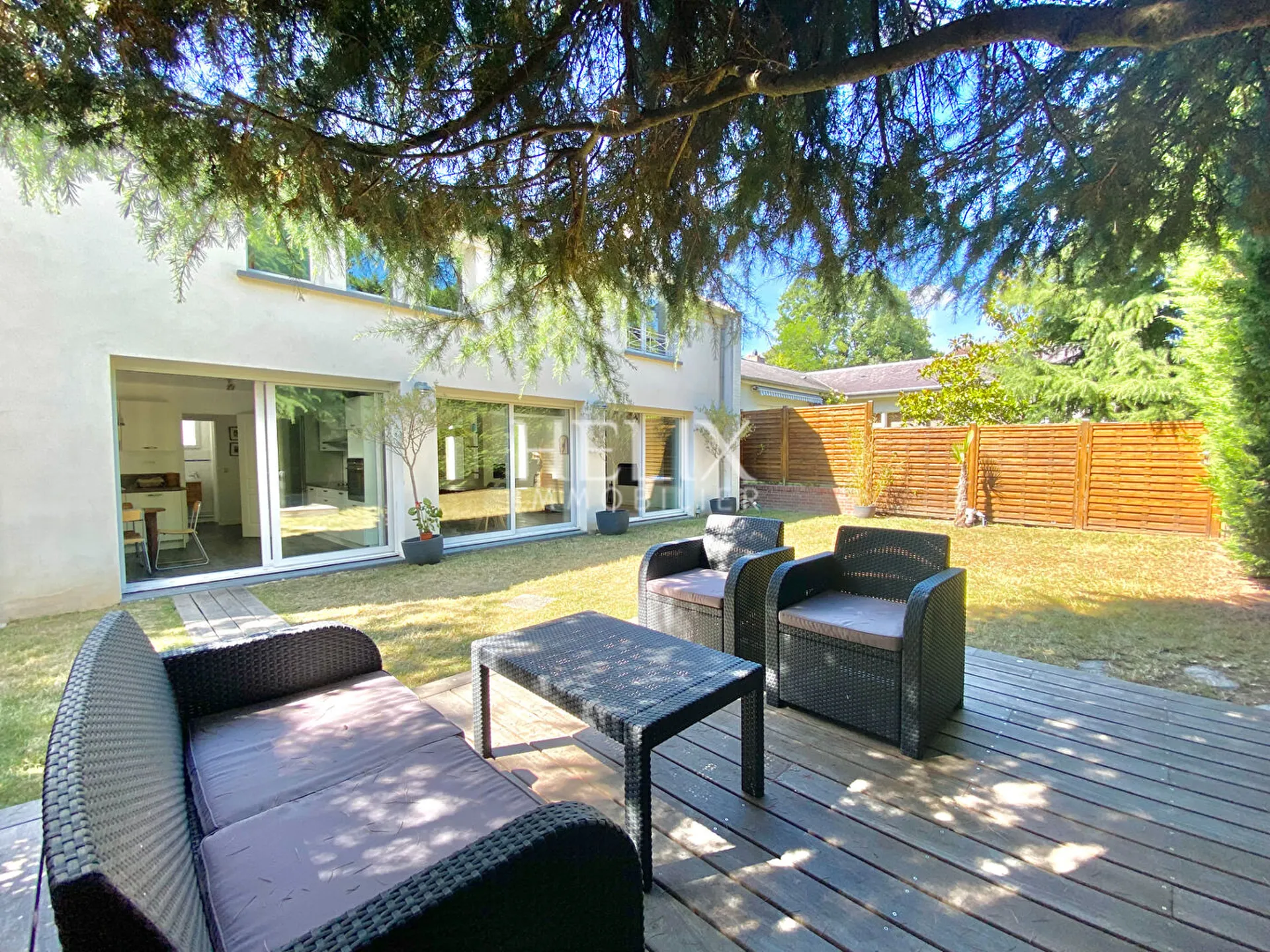 Le Vésinet Maison familiale avec studio indépendant à 10 minutes du RER A