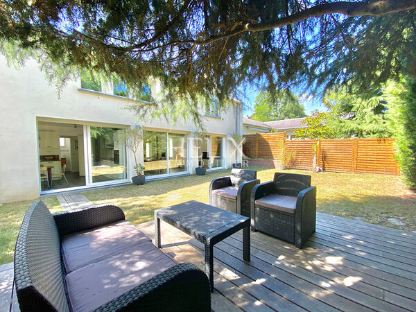 Le Vésinet Maison familiale avec studio indépendant à 10 minutes du RER A