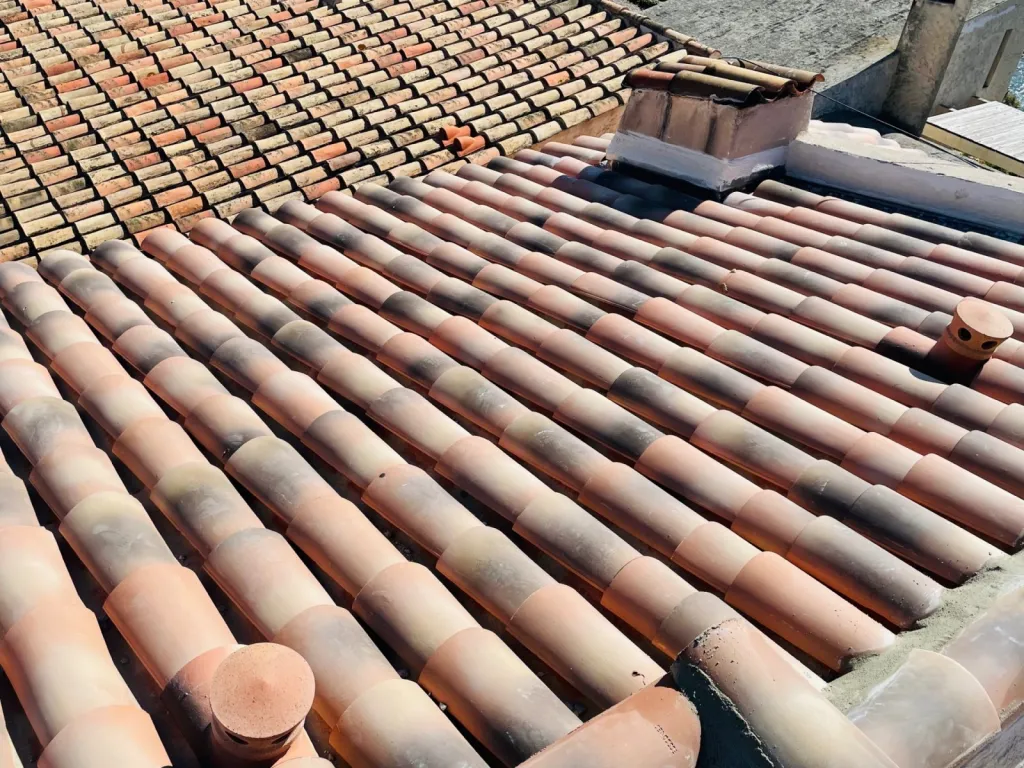 Réfection d’une toiture de maison en P.S.T Canal près de Aix en Provence.