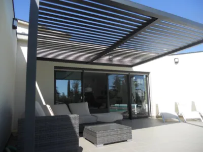 pergola adossée pour une terrasse a cannes dans le 06