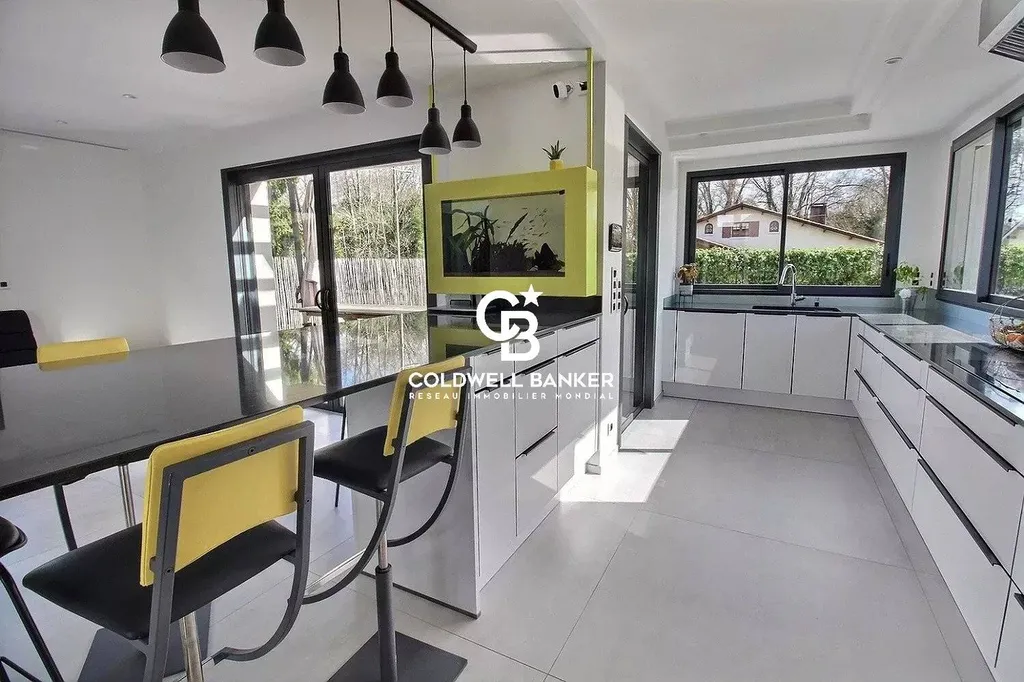 Maison à vendre à 30 minutes de Bordeaux - La Brède, contemporaine, 5 chambres, piscine et grand garage