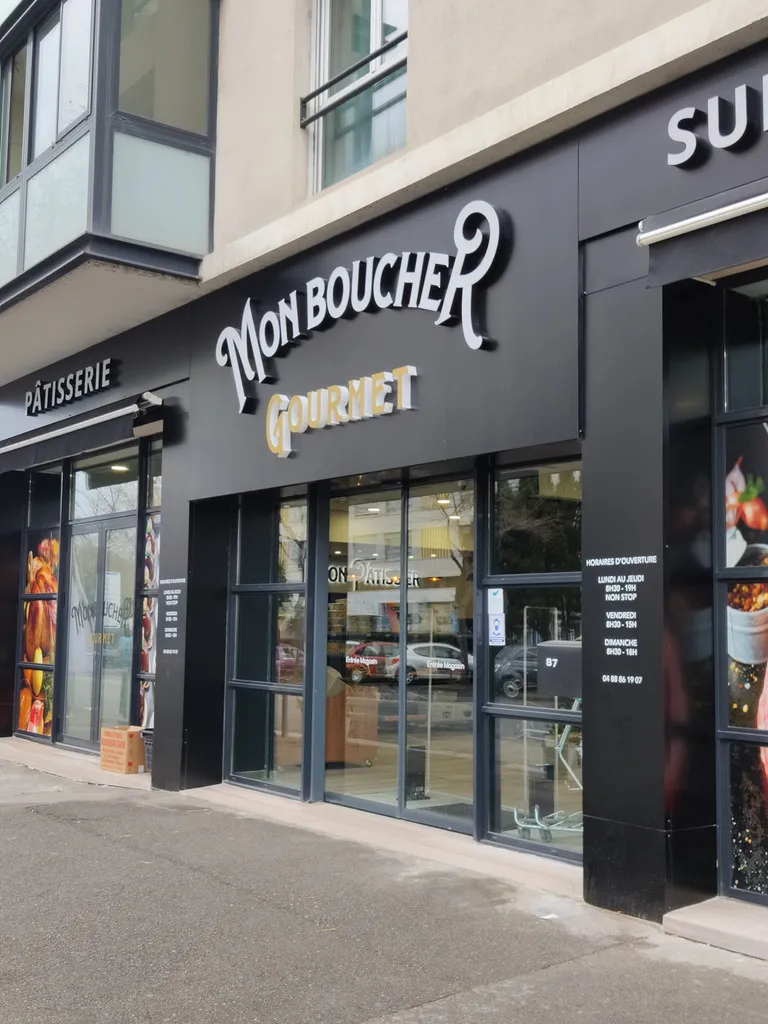 Créer un agencement sur mesure pour traiteur et boulangerie avec modules bois, Valchromat et rangements professionnels à Marseille