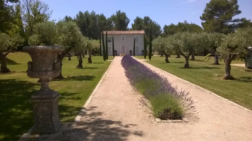 Contrat annuel pour l’entretien de jardin par paysagistes à Aix en Provence 13100