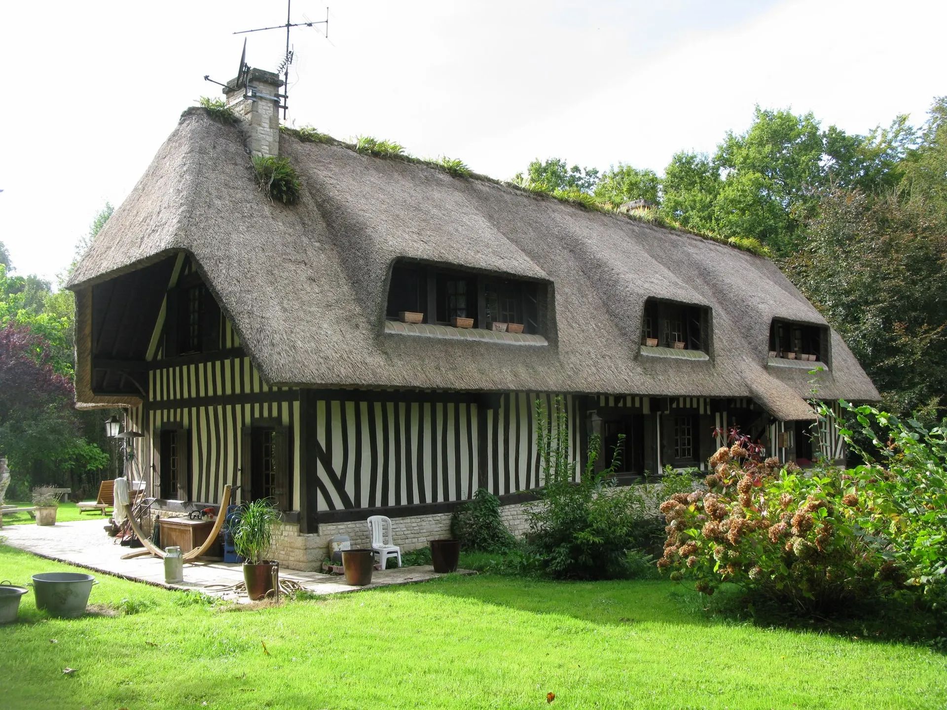 CHAUMIERE PROCHE PONT-L'EVEQUE et LISIEUX