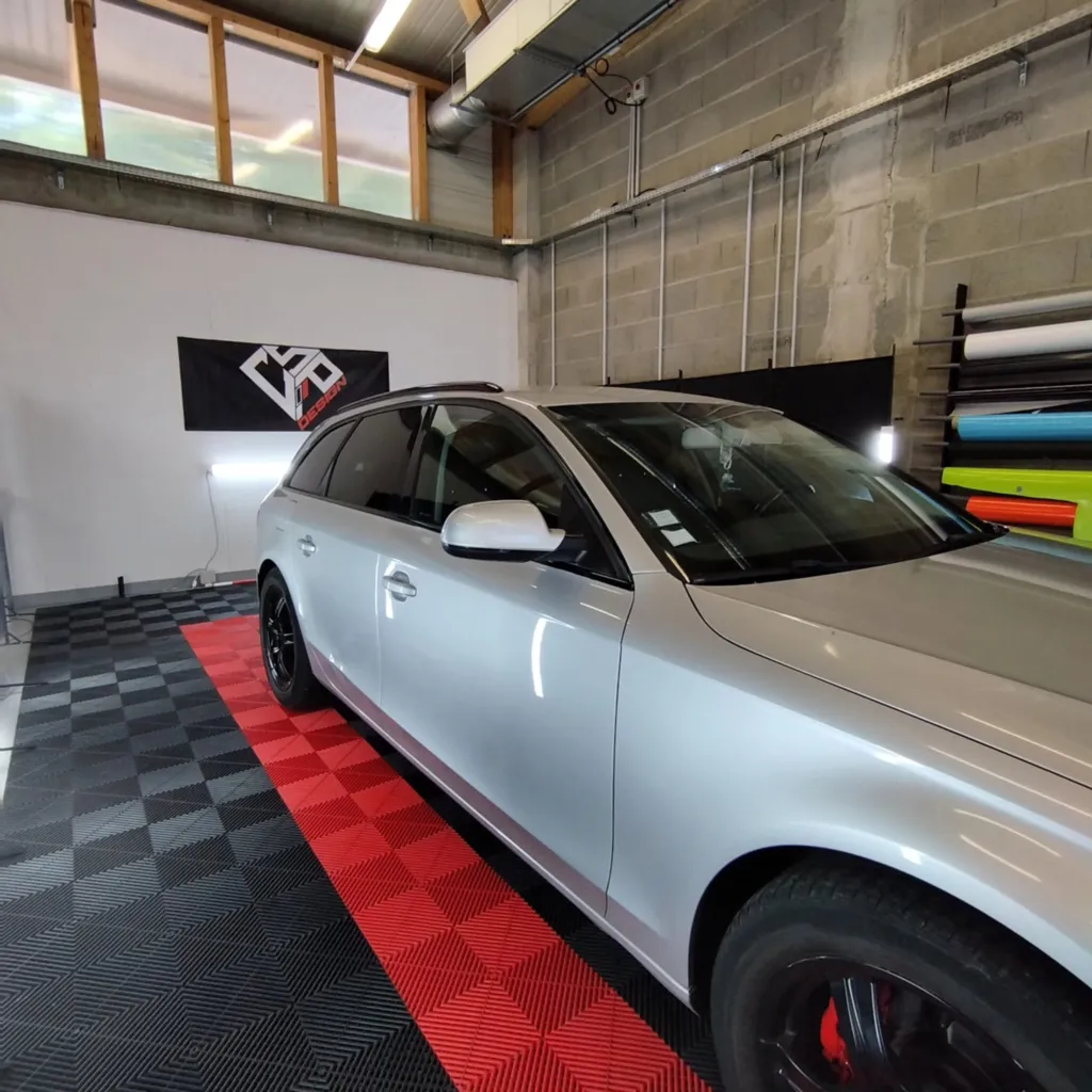 Pose de vitres teintées 5% Panthera sur 3/4 arrière Audi A4 Break à Clermont-Ferrand