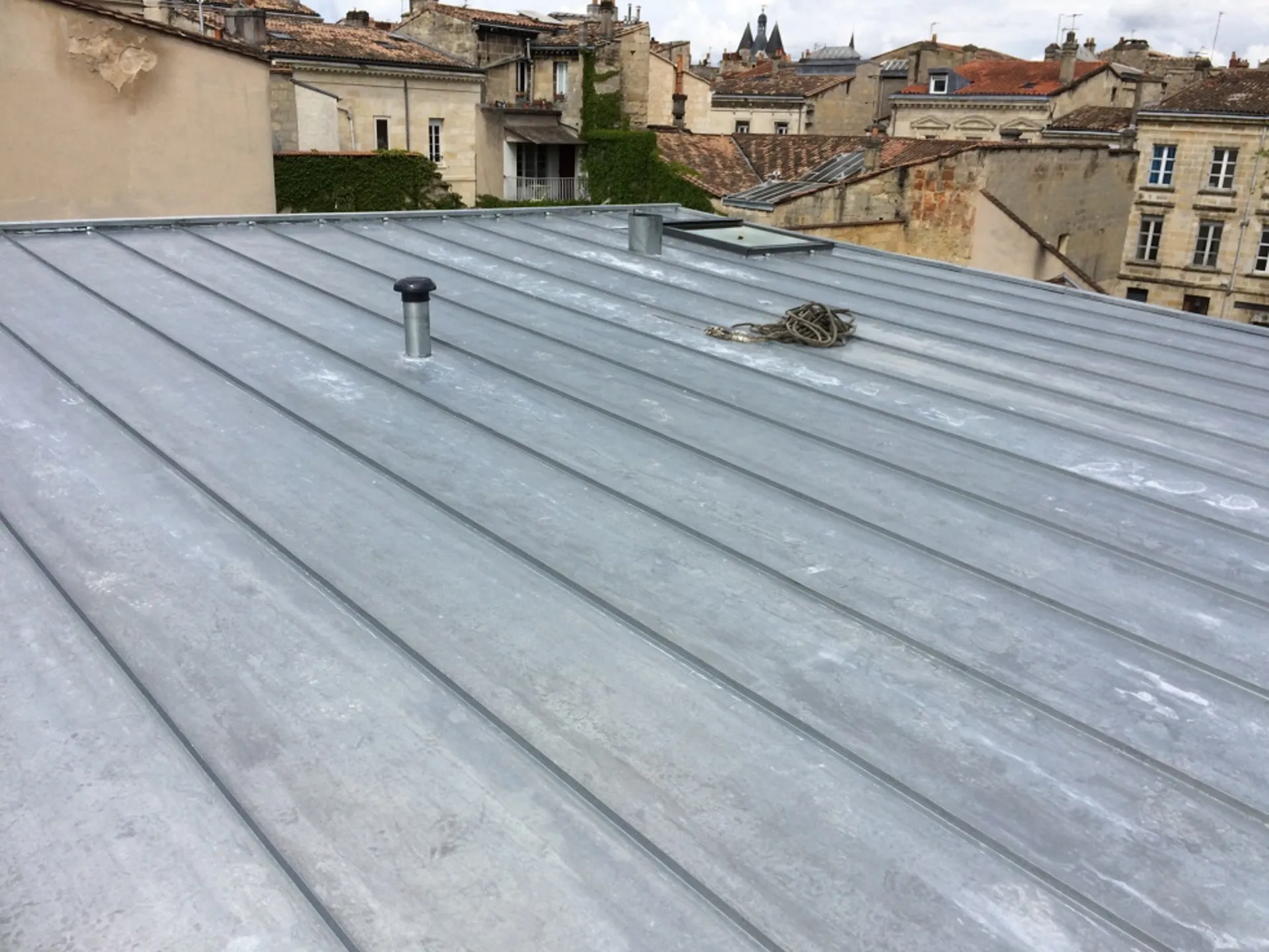 Couverture en zinc a joint debout 33