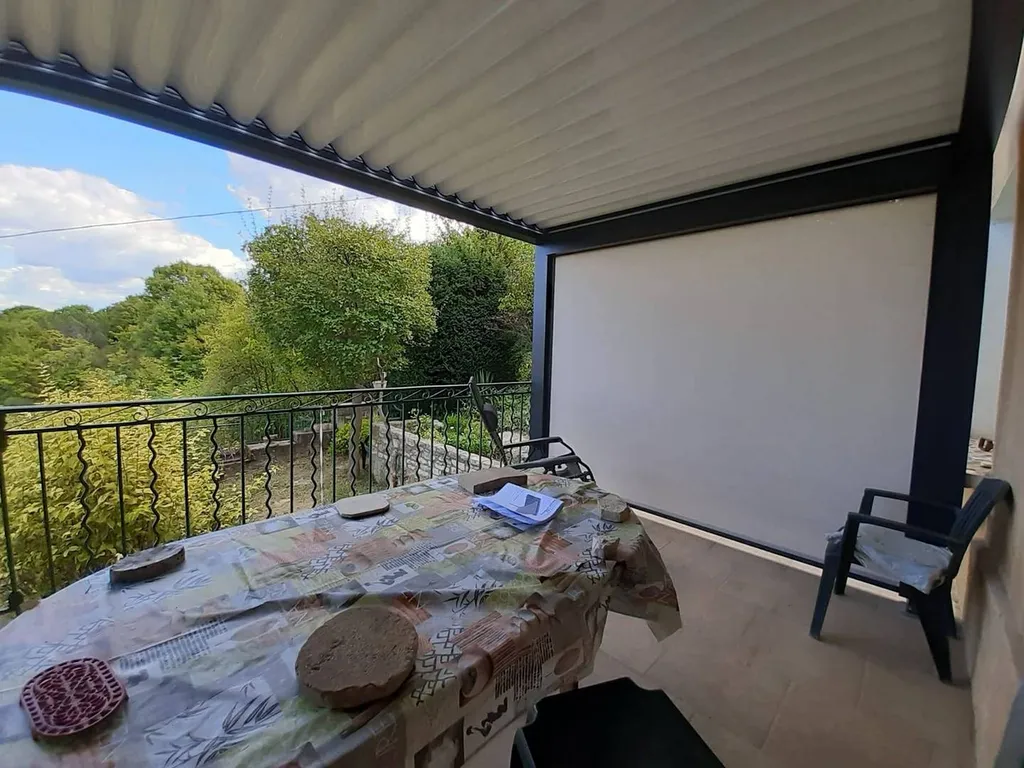 Installation d'une pergola à lames orientables à Apt 84