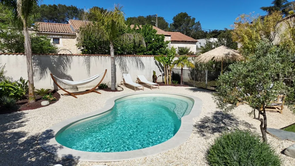 MARGELLES DE PISCINE EN PIERRE NATURELLE DE SAHARA JAUNE FINITION SABLEE BROSSEE