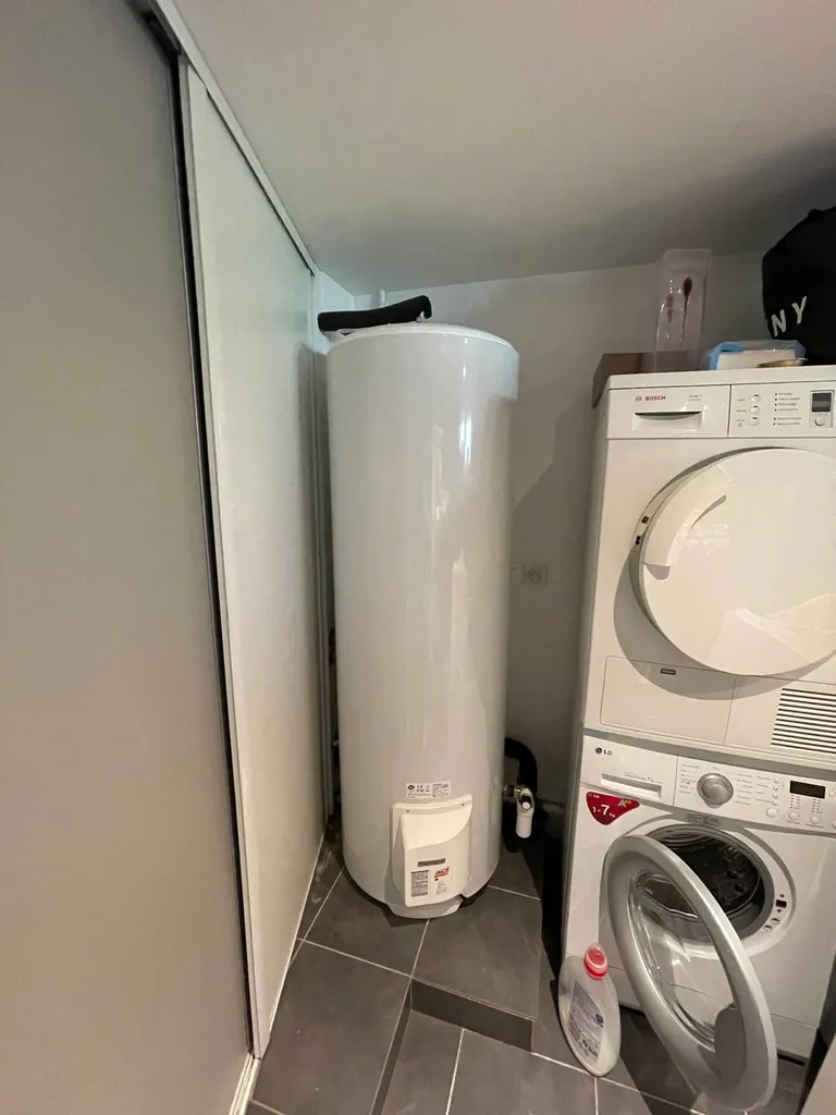 Remplacement de chauffe-eau au sol percé avec fuite dans un garage à Craponne dans l'Ouest Lyonnais