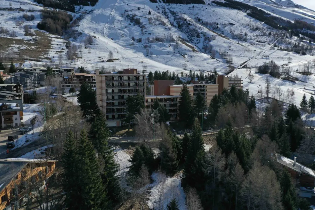 Appartements du T1 au T2 de la résidence SkiAzur avec piscine extérieur à 3 minutes du centre des 2 Alpes