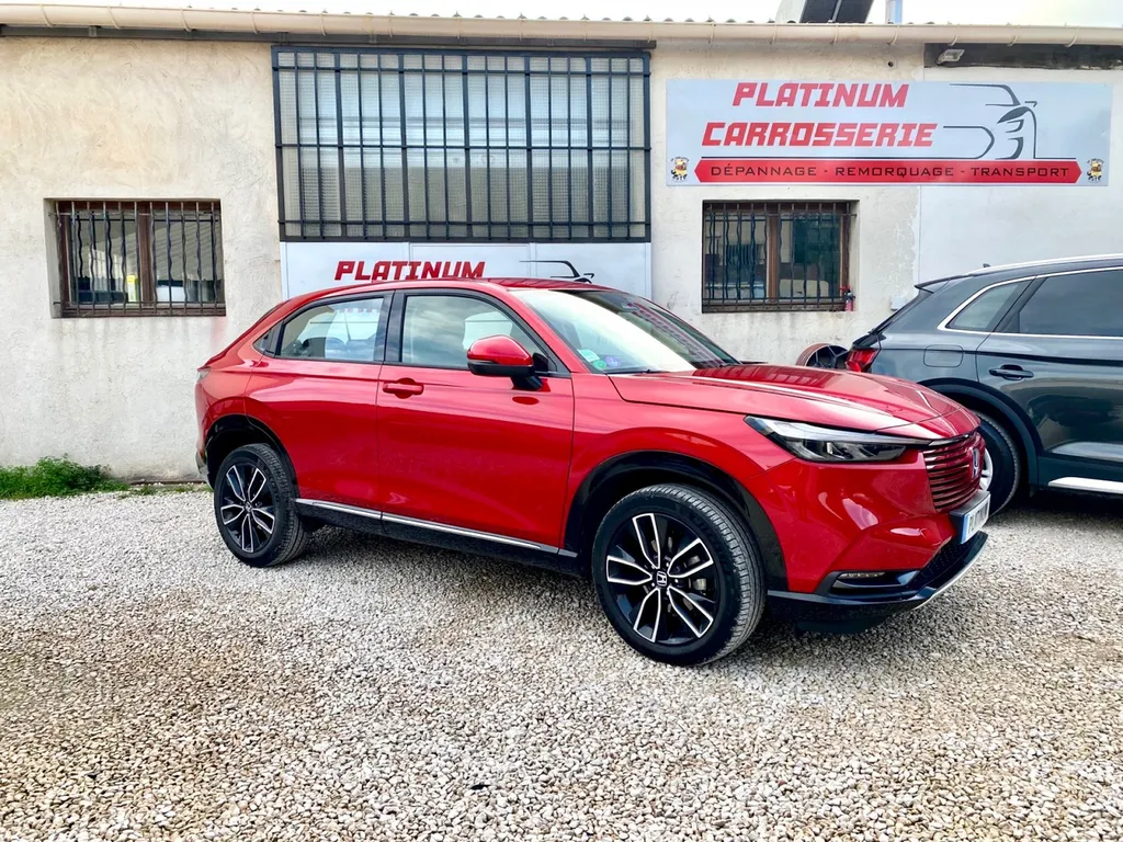 Choc latéral droit sur cet Honda HRV e-HEV réparé dans notre atelier Platinum Carrosserie à Carnoux 