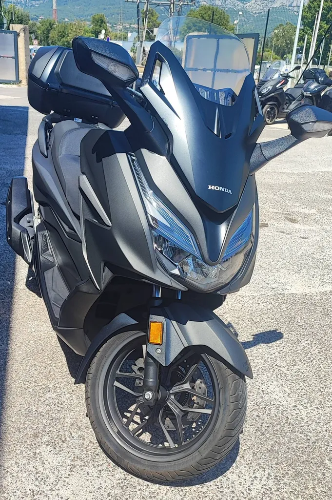 HONDA FORZA 125 TOP BOX DU 04/2022 AVEC 29000 KM