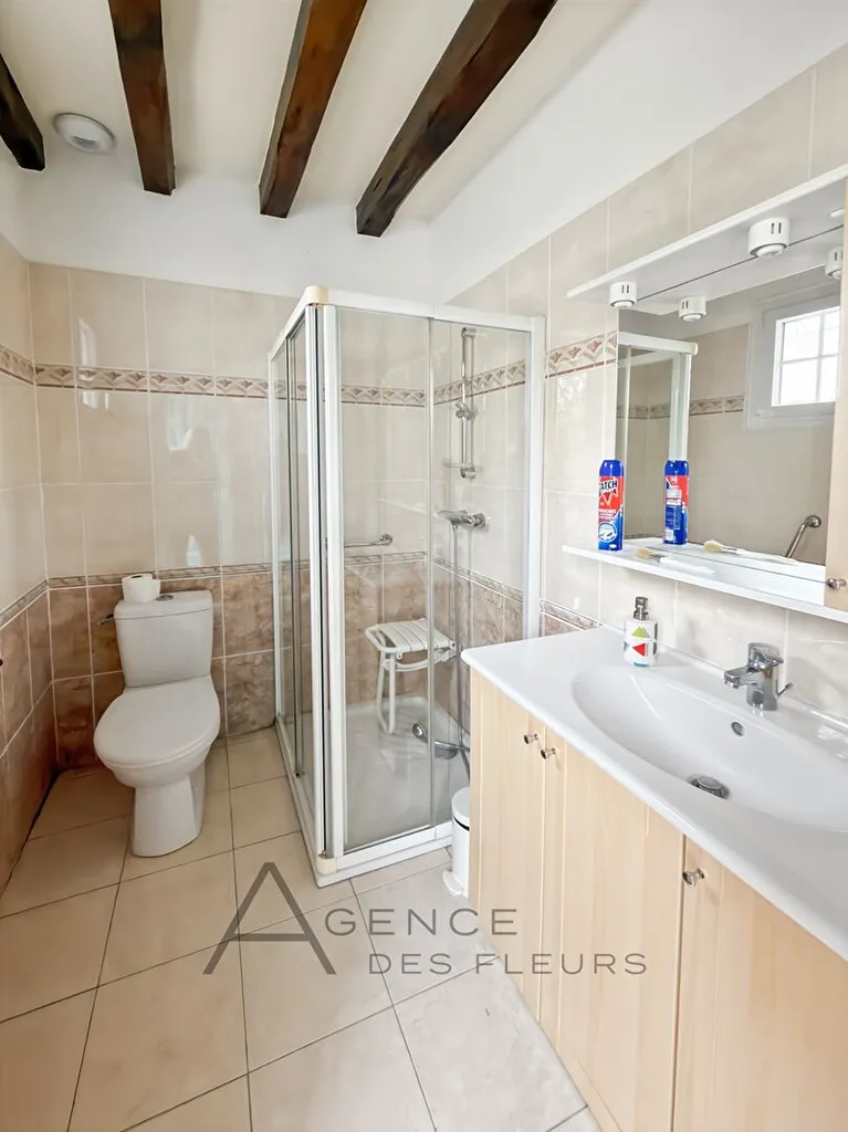 À vendre, maison de 92 m² sur sous sol complet édifiée sur un terrain de 1050 m² située sur la commune de ST PIERRE LES ELBEUF 76320
