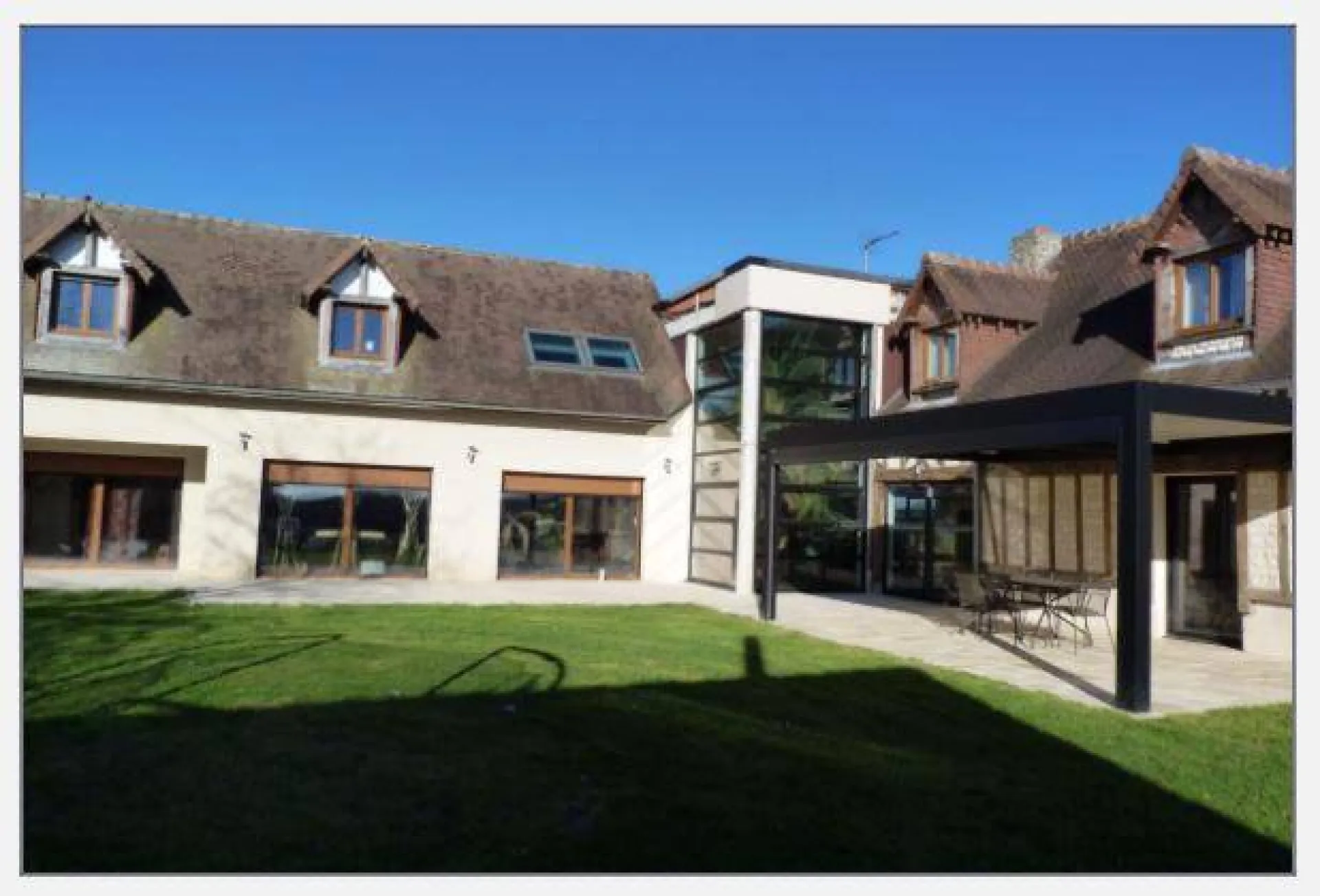 A saisir propriété équestre avec piscine édifiée sur 1.7 hectares de terrain sur la commune de EPINAY SUR DUCLAIR 76480