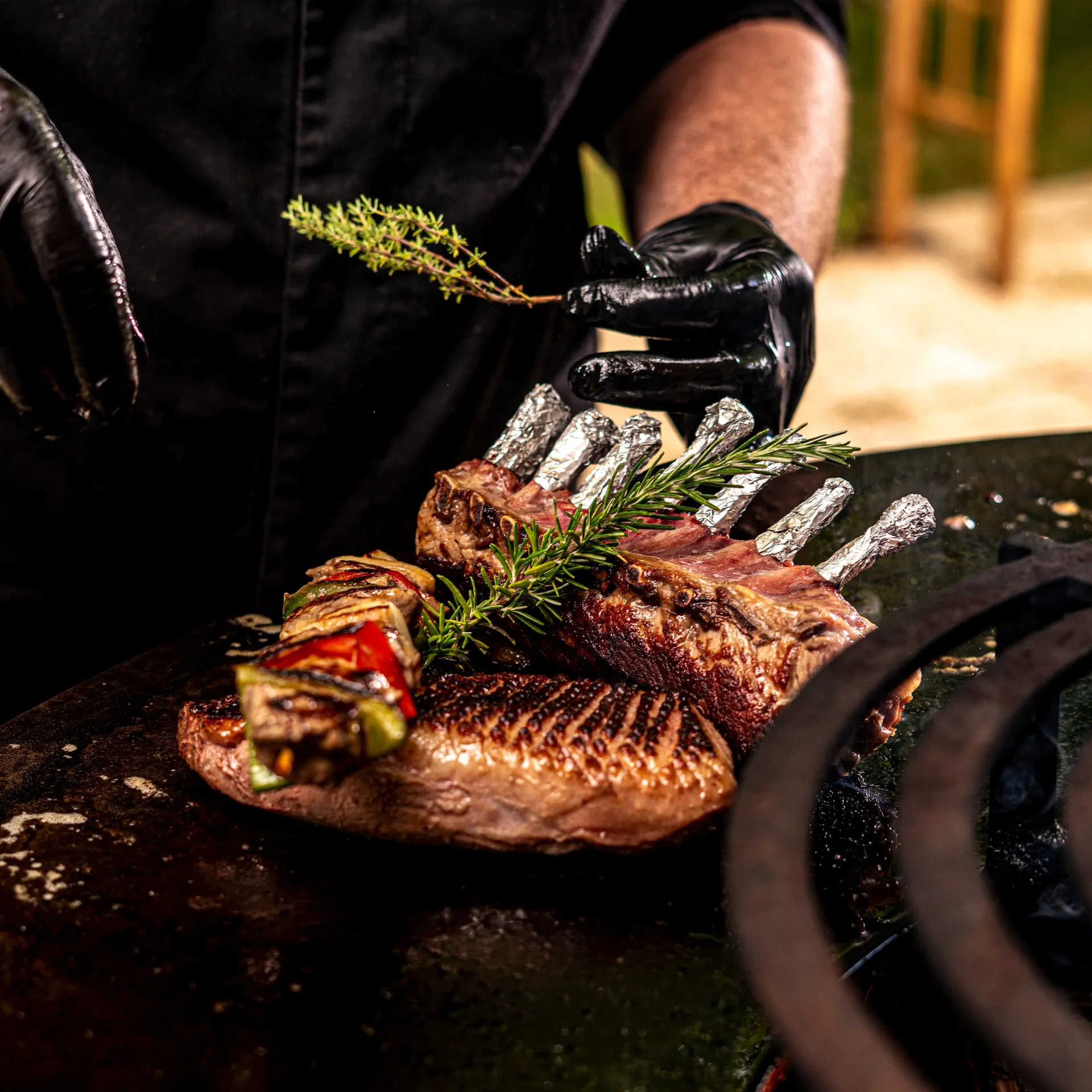 Animation plancha & grillades variées en période estivale dans un restaurant près du Neubourg