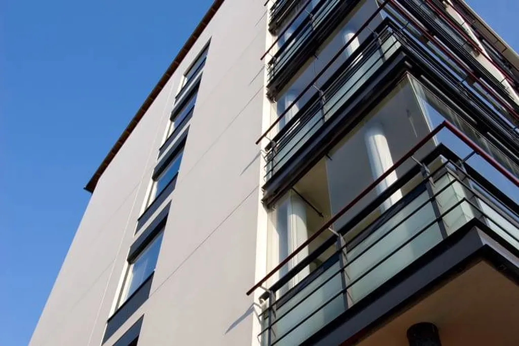 Menuisier pour fermeture de loggia à Décines, près de Lyon